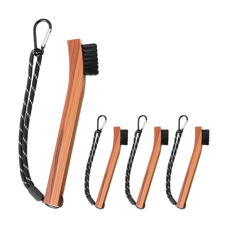 Golf Equipment To Improve Your Game - Escova de golfe para limpeza de